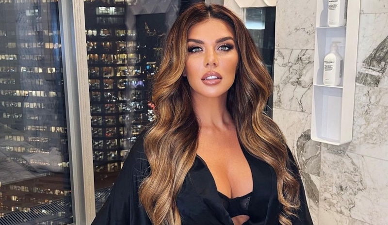 Анну Седокову обвинили в эскорте