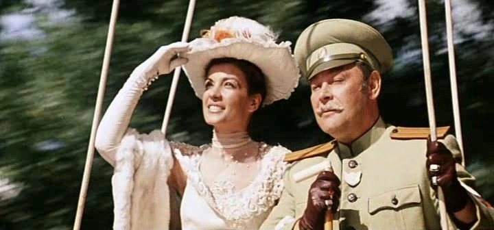 Лаура Геворкян в фильме «Новые приключения неуловимых»