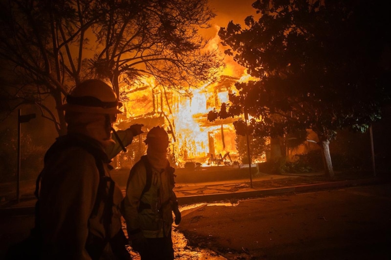 Кошмар в Голливуде: стихийное бедствие уничтожает элитный район с особняками звезд
