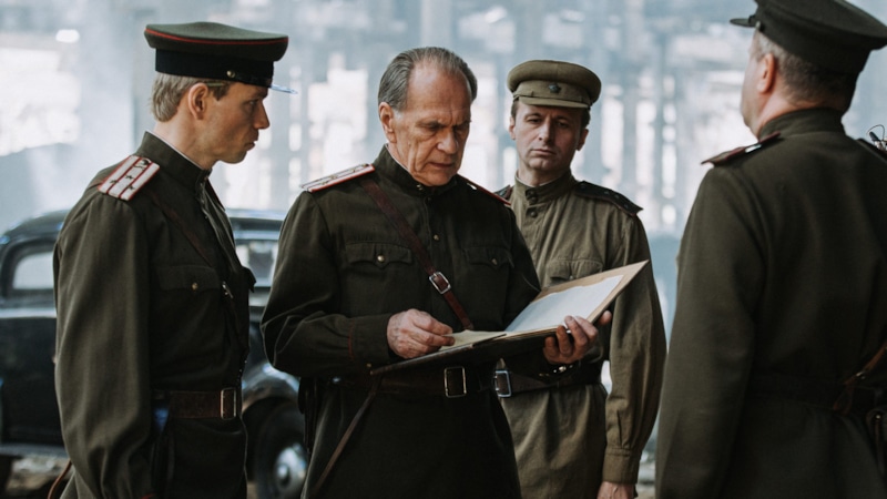 Кадр из сериала «Атом»