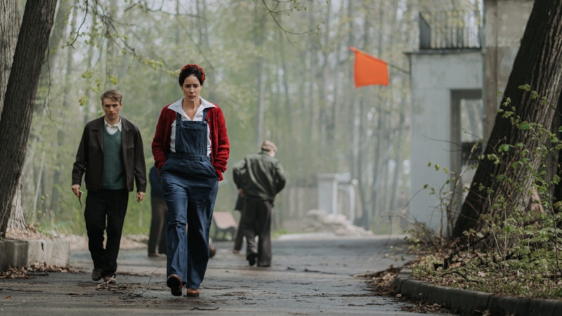 Кадр из сериала «Атом»