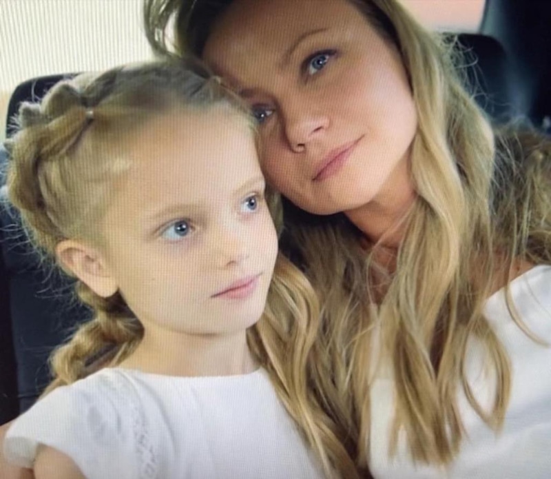 Мария Миронова и Алиса Конашенкова в фильме «Инсaйт»