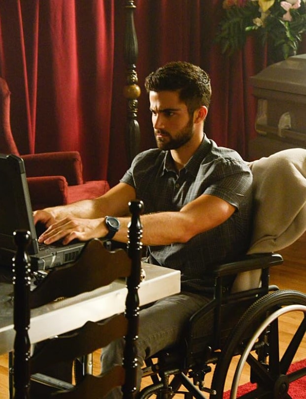 Макс Эрих в сериале «Под куполом»