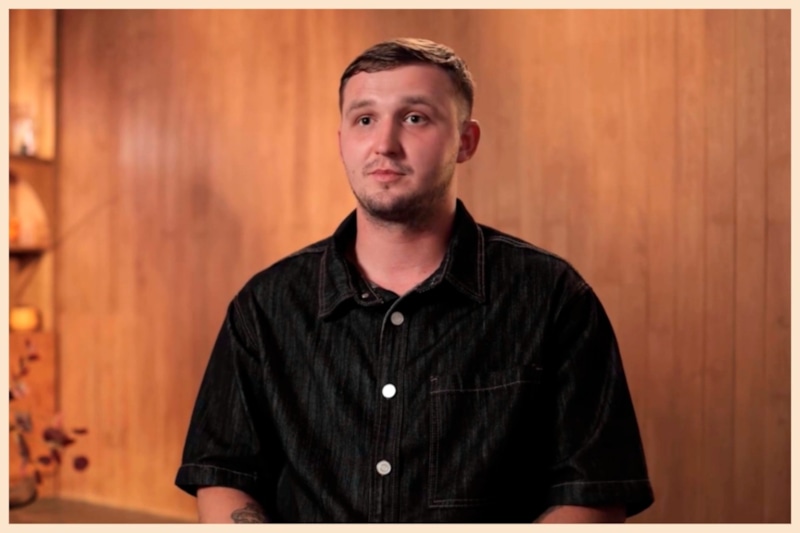 Кадр из шоу «Маменькин сынок»