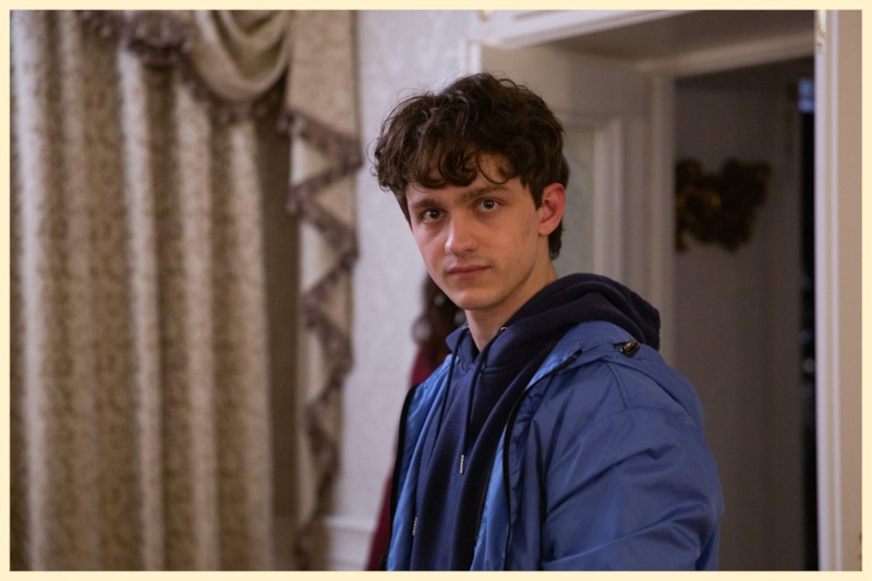 Кадр из сериала «В круге света»