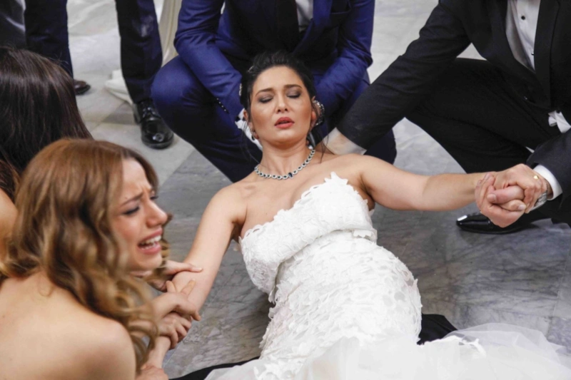 Кадр из сериала «Вдребезги»