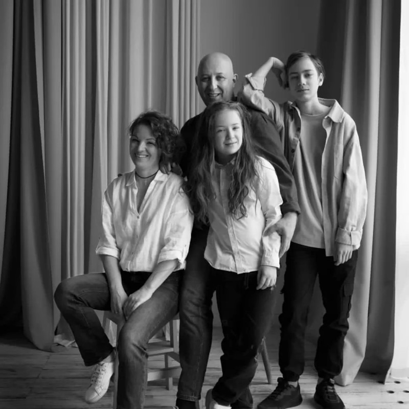 Валентин Постников с женой и детьми