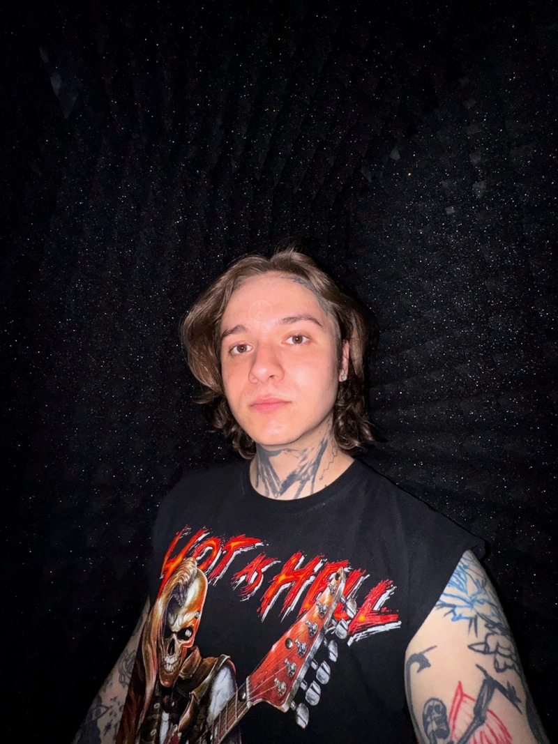 Вокалист группы «Папин Олимпос» Давид Сайфуллоев