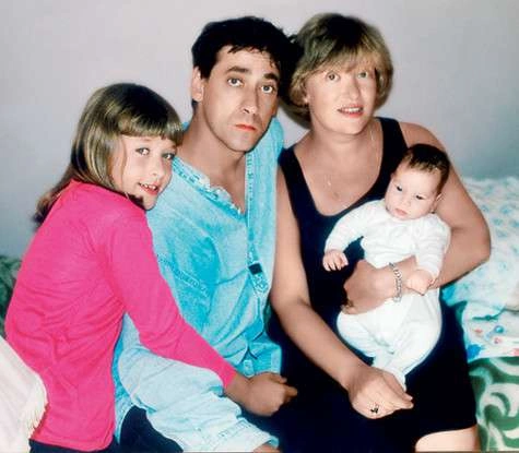 Анна Дворжецкая с отцом и матерью, а также братом Мишей Анна Дворжецкая с отцом и матерью, а также братом Мишей