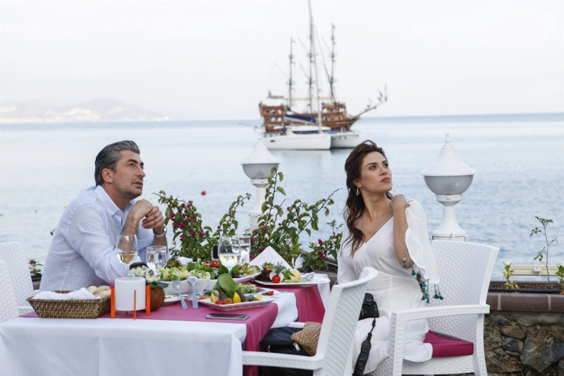 Кадр из сериала  «Вдребезги»