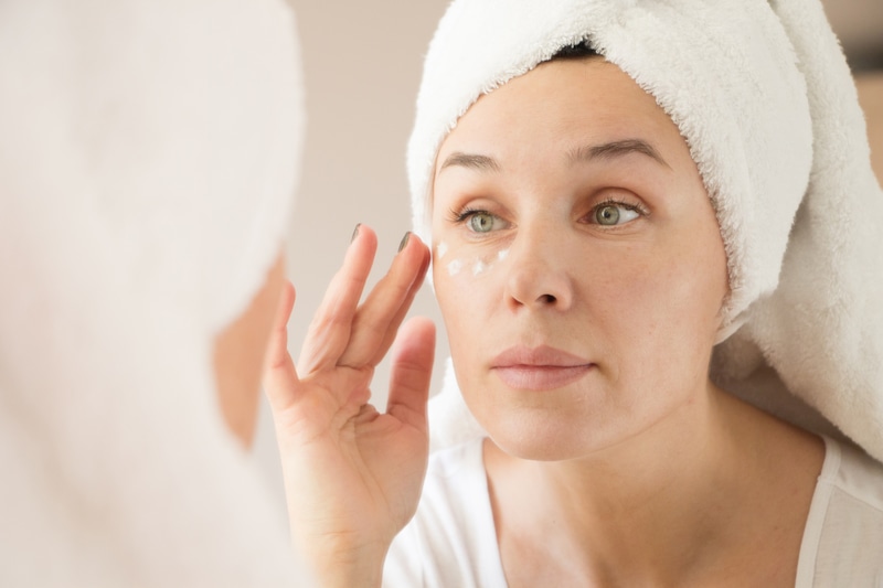 Отеки под глазами: сигнал организма