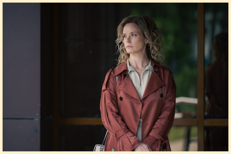 Кадр из сериала «Срывая маски»