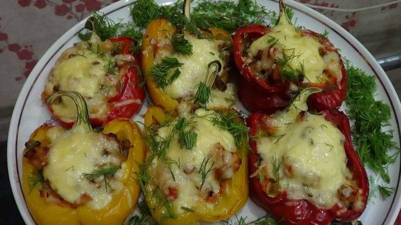 Фаршированный перец: сыр и колбаса