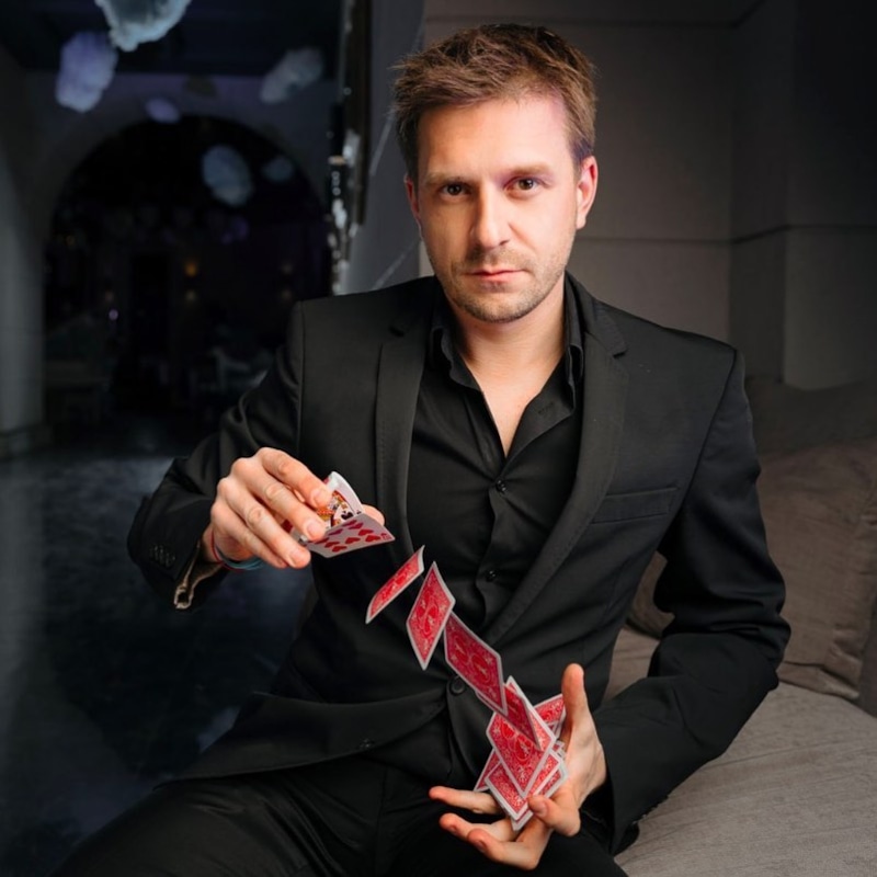 Александр Муратаев — фокусник-иллюзионист