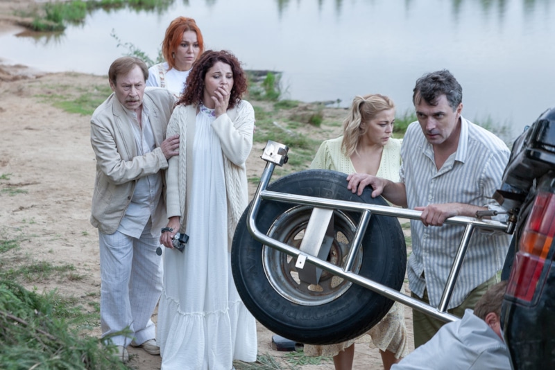 Актеры сериала «Здесь все свои»