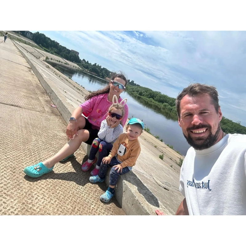 Сергей Устюгов с женой и детьми Сергей Устюгов с женой и детьми