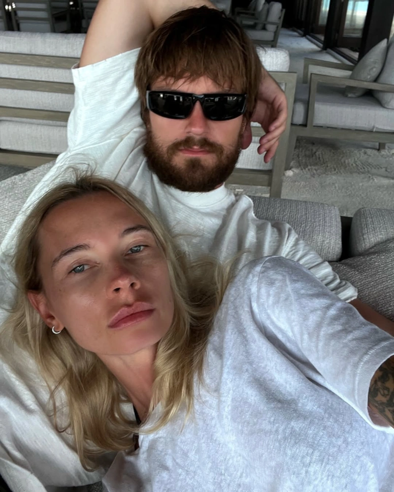 Никита Волков с женой