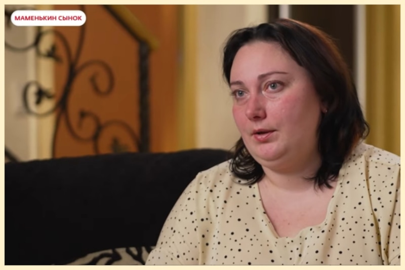 Кадр из шоу «Маменькин сынок»