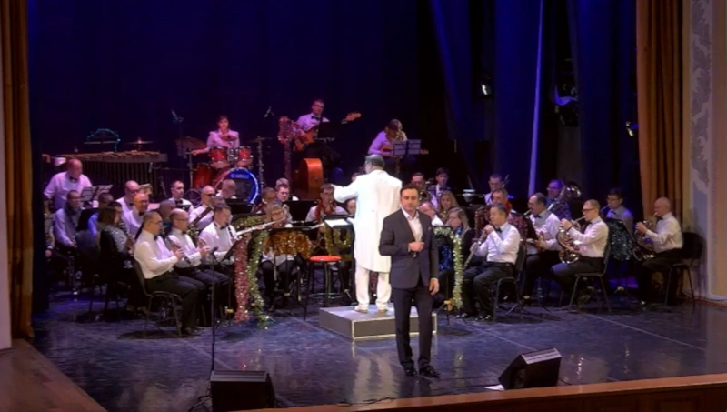 Владислав Косарев с Уральским духовым оркестром