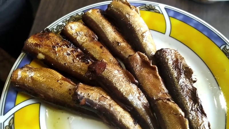 Салака в мультиварке: домашние шпроты