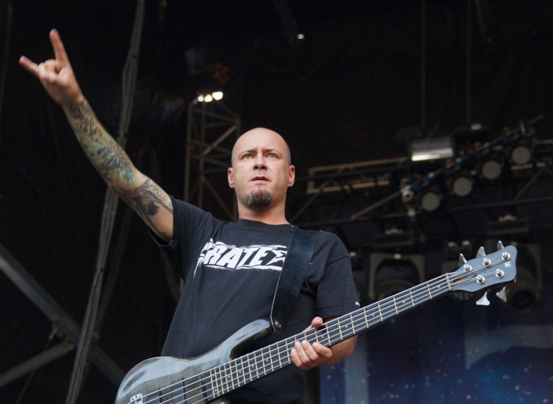 Умер 48 лет бас-гитарист группы Limp Bizkit Сэм Риверс Умер 48 лет бас-гитарист группы Limp Bizkit Сэм Риверс