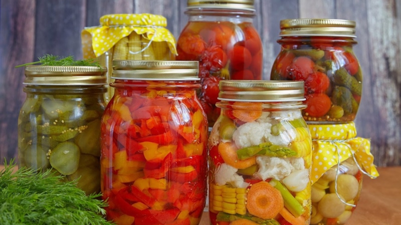 Консервация осенью: капуста и кабачки