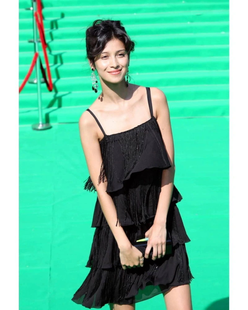 Равшана Куркова в молодости