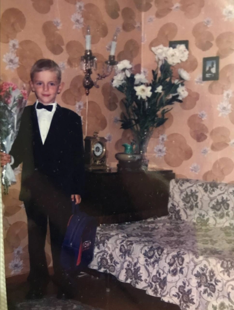 TONI в детстве