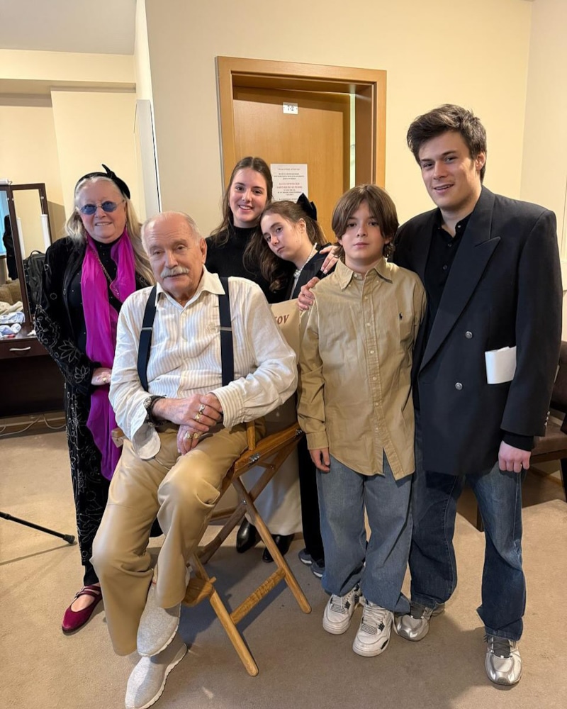 Татьяна Михалкова с внуками