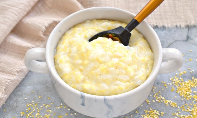 Рисово-кукурузная каша: нежное утро