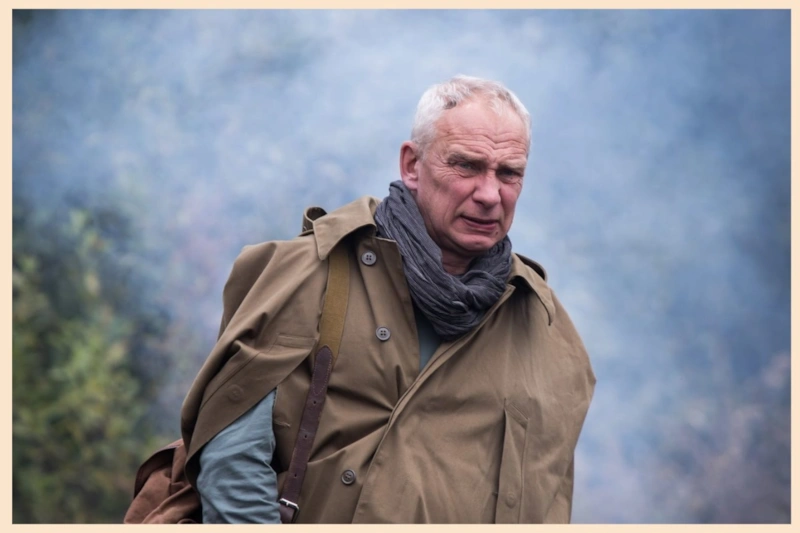 Кадр из сериала «Здесь все свои»