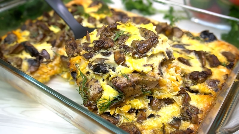 Омлет с печенью и кабачком: сытно и нежно