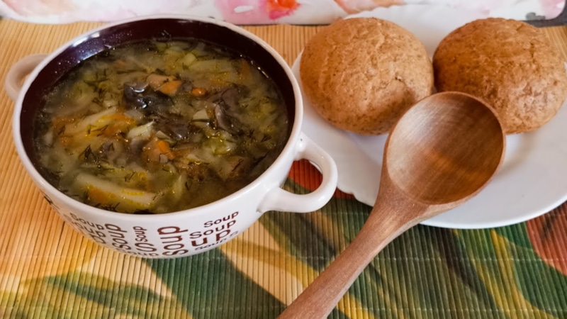 Постные щи с грибами: аромат и уют
