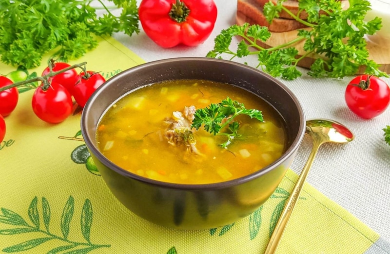 Суп с голубцами: аромат домашнего уюта Суп с голубцами: аромат домашнего уюта