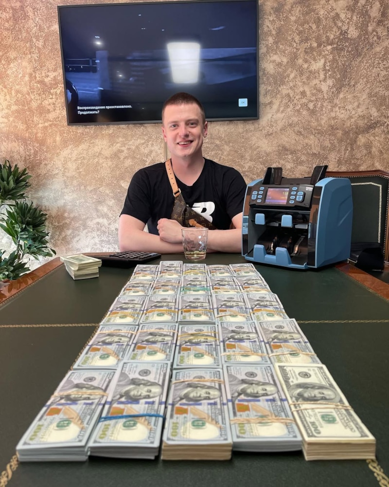 Mellstroy с пачками денег