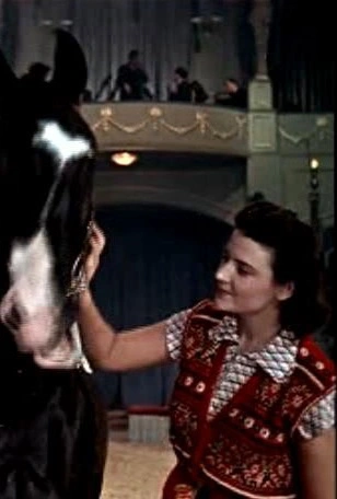 Энгелина Рогальская в фильме «Укротительница тигров»