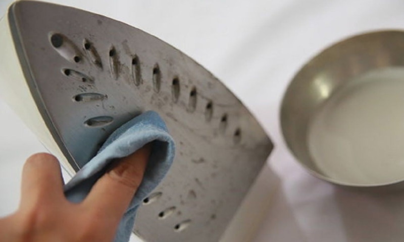 Чистка утюга: удаление нагара и накипи