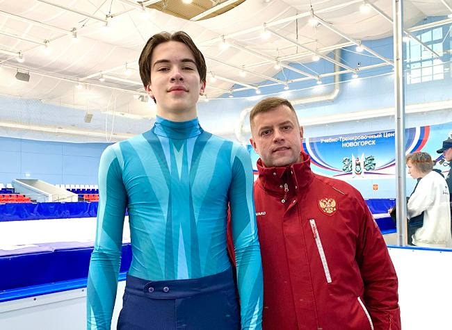 Фигурист Николай Угожаев с тренером Дмитрием Хроминым