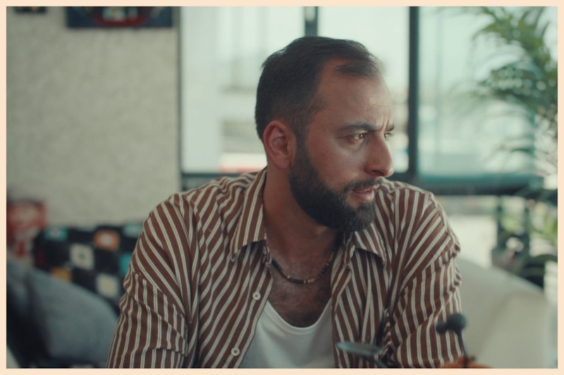 Хусейин Дилбер в сериале «Тысяча роз» Хусейин Дилбер в сериале «Тысяча роз»