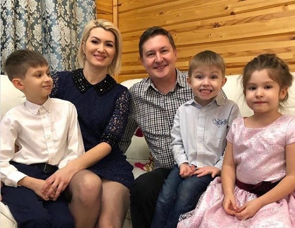 Ландыш Нигматжанова с мужем и детьми Ландыш Нигматжанова с мужем и детьми