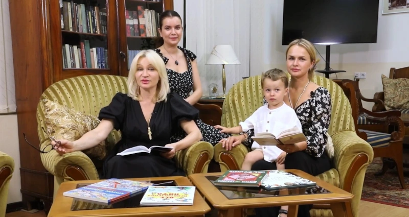 Анна Якунина с детьми