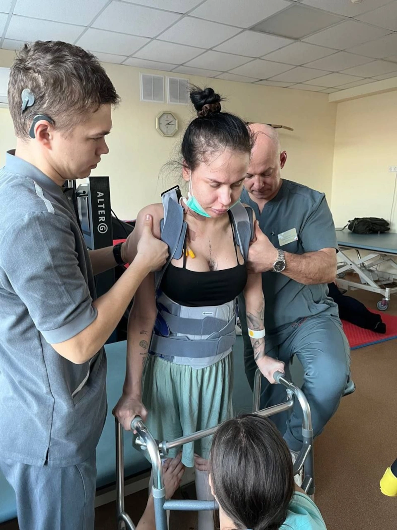 Модель Диана Кутырева на реабилитации / Фото: @vi940_940 Модель Диана Кутырева на реабилитации / Фото: @vi940_940