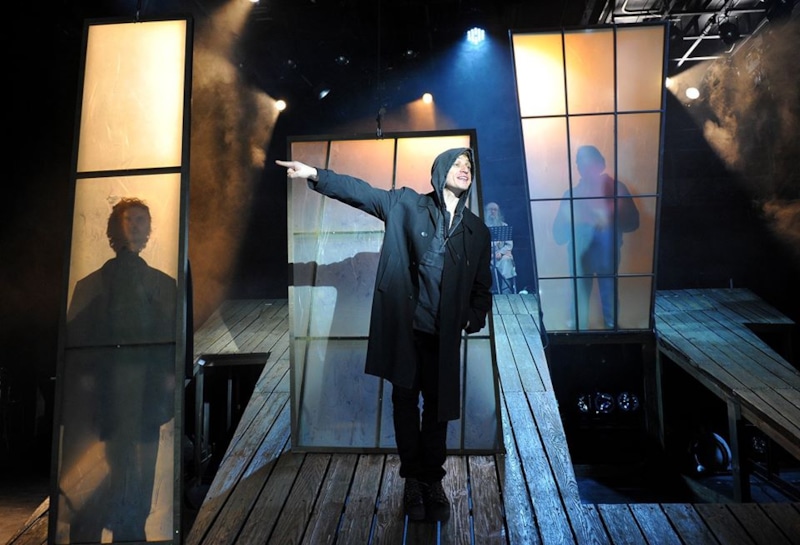 Евгений Токарев в спектакле «#Осторожнобасни»