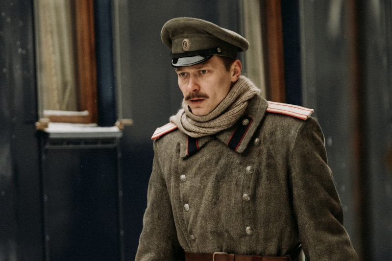 Актер Юра Борисов в сериале «Хроники русской революции»