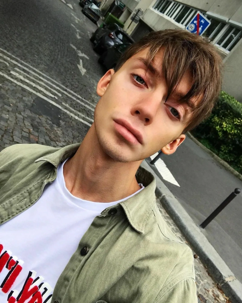 Андрей Петров без мaкияжa