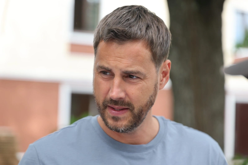 Кадр со съемок сериала «Недостойные наследницы» 