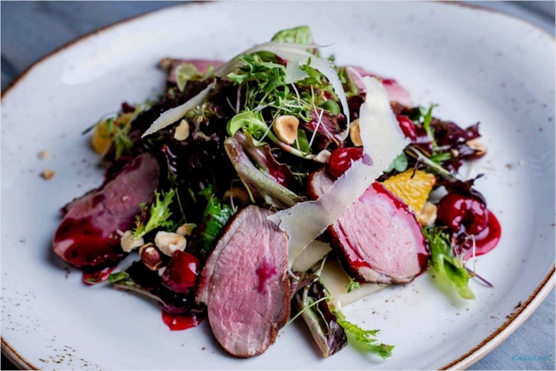 Теплый салат с уткой: гастрономический шедевр