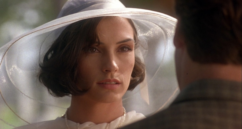 Фамке Янссен в фильме «Повелитель иллюзий»