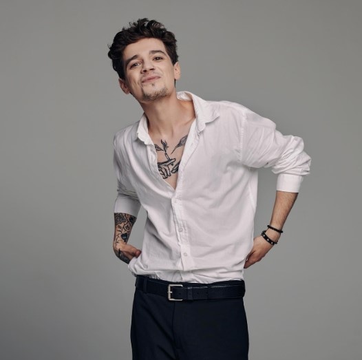 saypink! — вокалист и фронтмен Влад Кройтор saypink! — вокалист и фронтмен Влад Кройтор