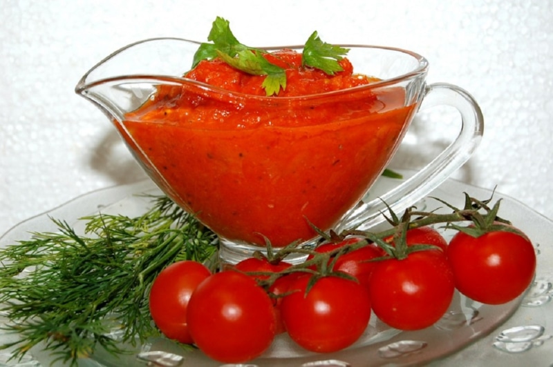 Острый соус: перец, чеснок, помидоры